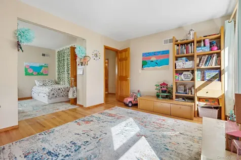 130 Wood Hollow Lane New Rochelle NY 10804