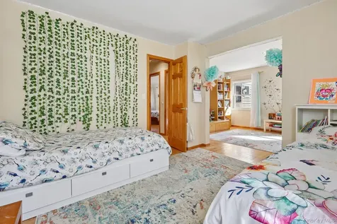 130 Wood Hollow Lane New Rochelle NY 10804