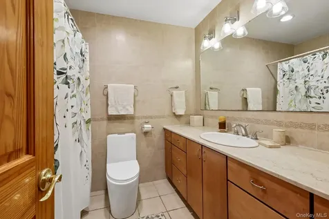 130 Wood Hollow Lane New Rochelle NY 10804