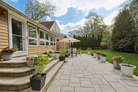 130 Wood Hollow Lane New Rochelle NY 10804