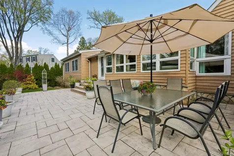 130 Wood Hollow Lane New Rochelle NY 10804