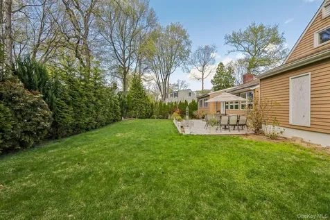130 Wood Hollow Lane New Rochelle NY 10804
