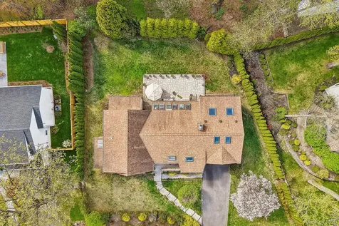 130 Wood Hollow Lane New Rochelle NY 10804