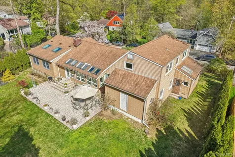 130 Wood Hollow Lane New Rochelle NY 10804