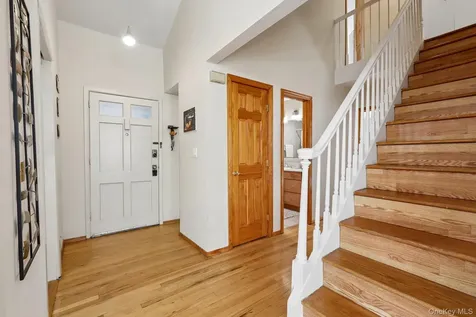130 Wood Hollow Lane New Rochelle NY 10804
