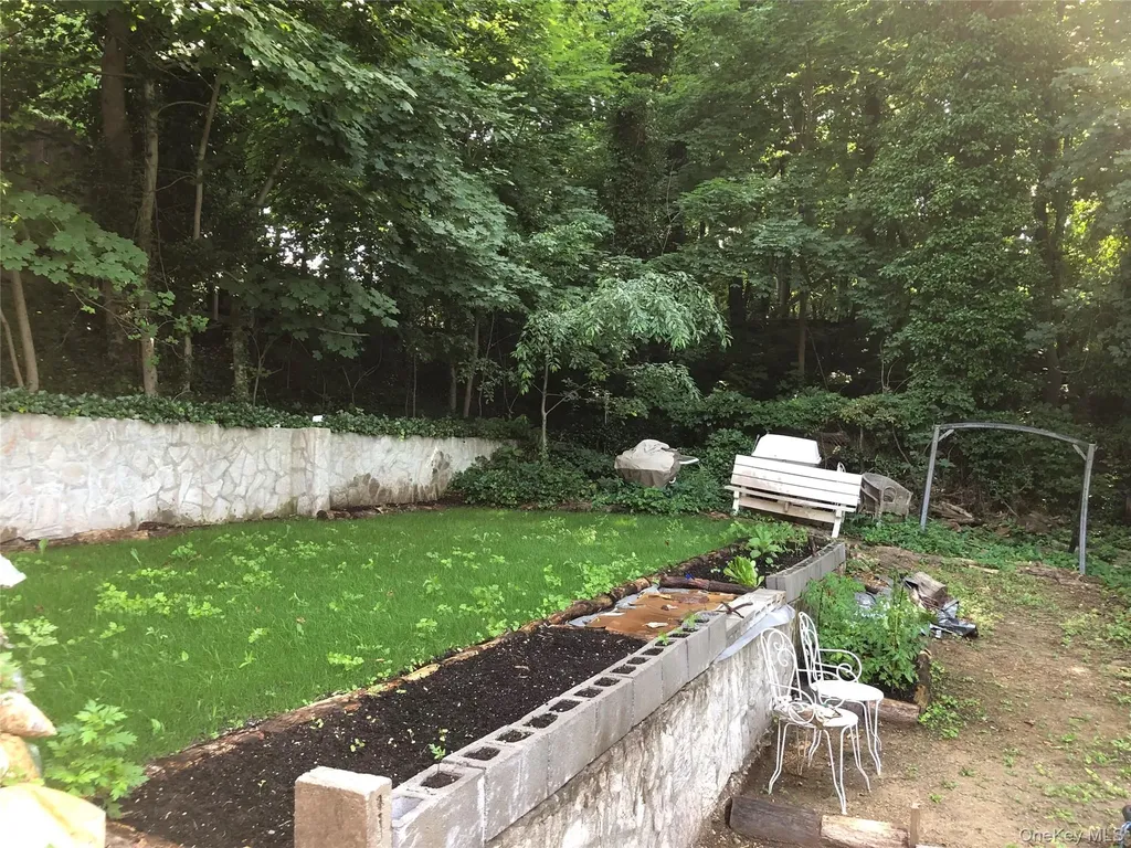 1673 Northern Boulevard Roslyn NY 11576