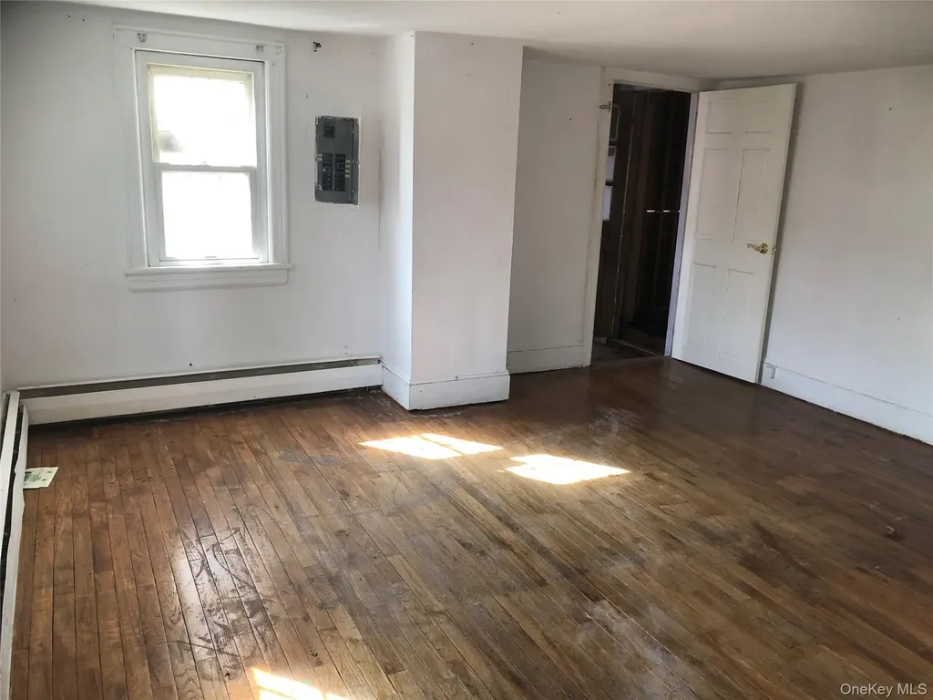 1673 Northern Boulevard Roslyn NY 11576