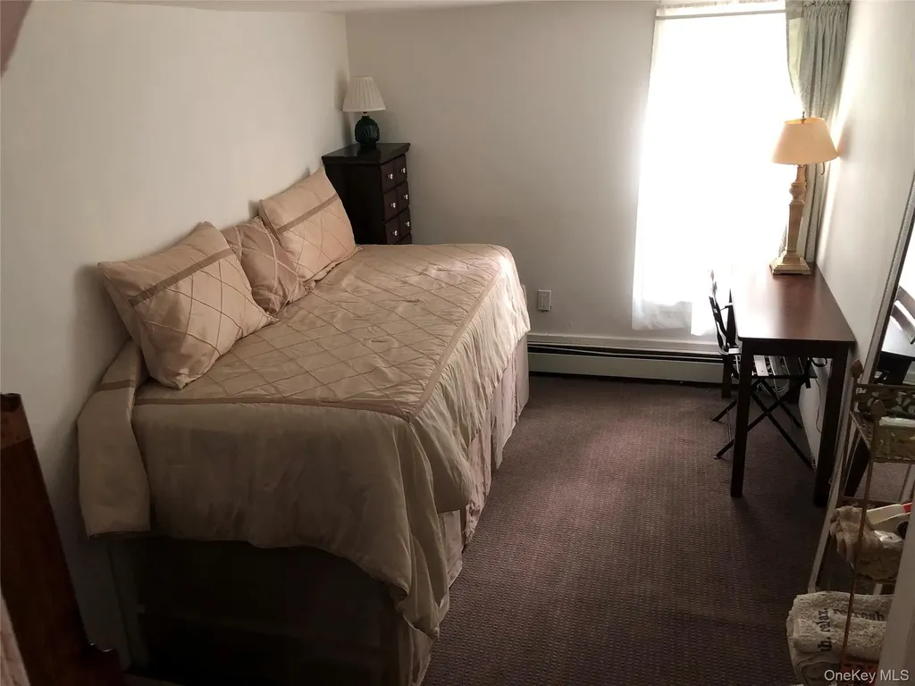 1673 Northern Boulevard Roslyn NY 11576
