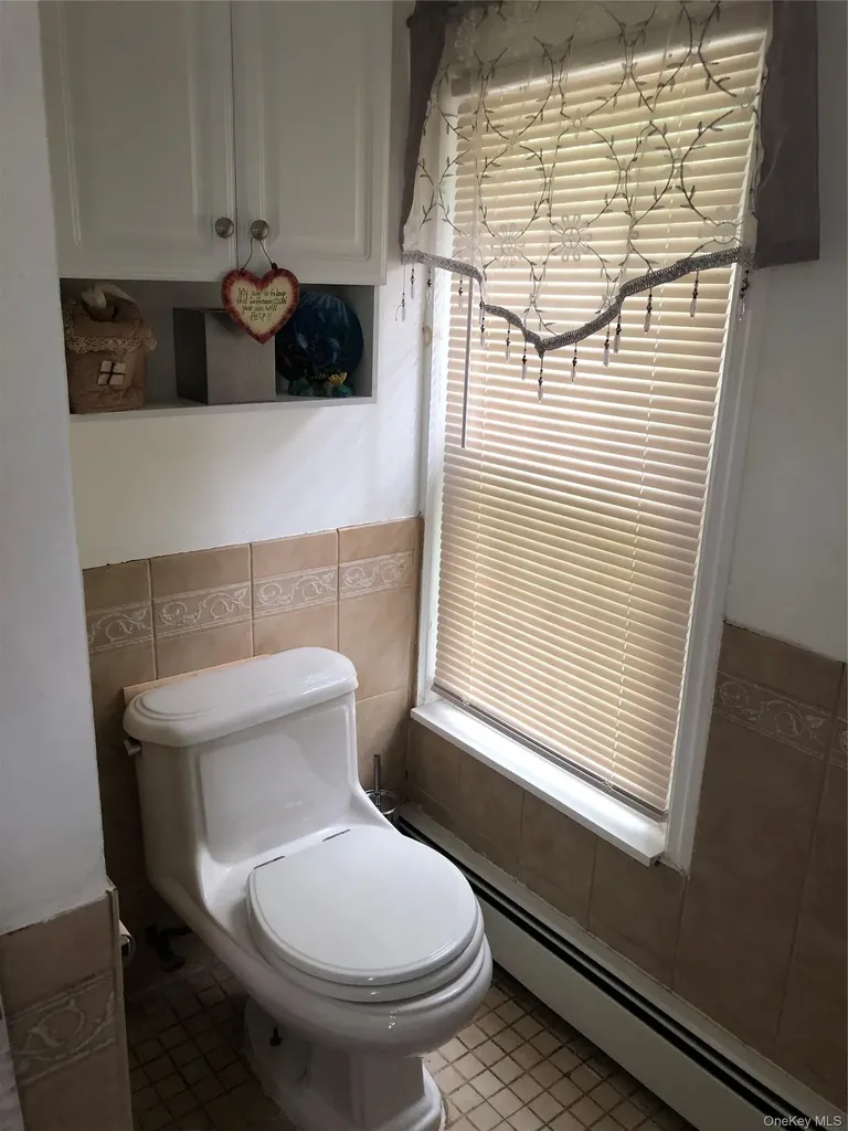 1673 Northern Boulevard Roslyn NY 11576