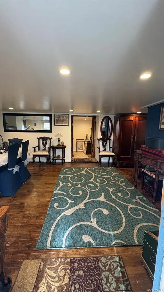 1673 Northern Boulevard Roslyn NY 11576