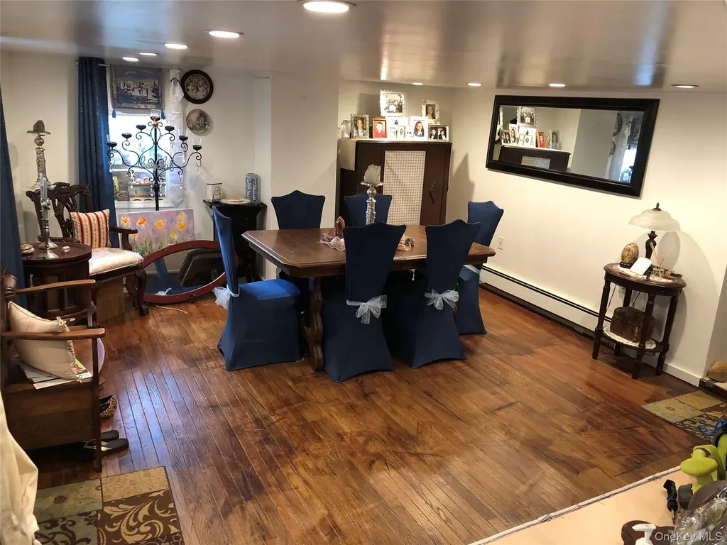 1673 Northern Boulevard Roslyn NY 11576