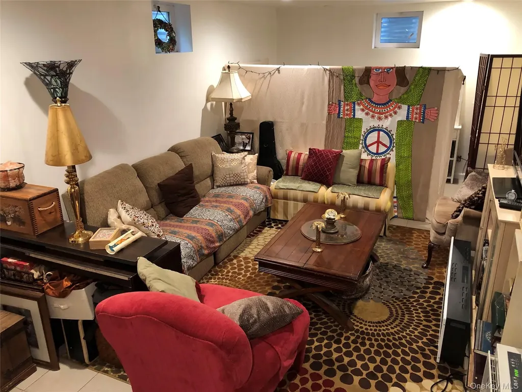 1673 Northern Boulevard Roslyn NY 11576