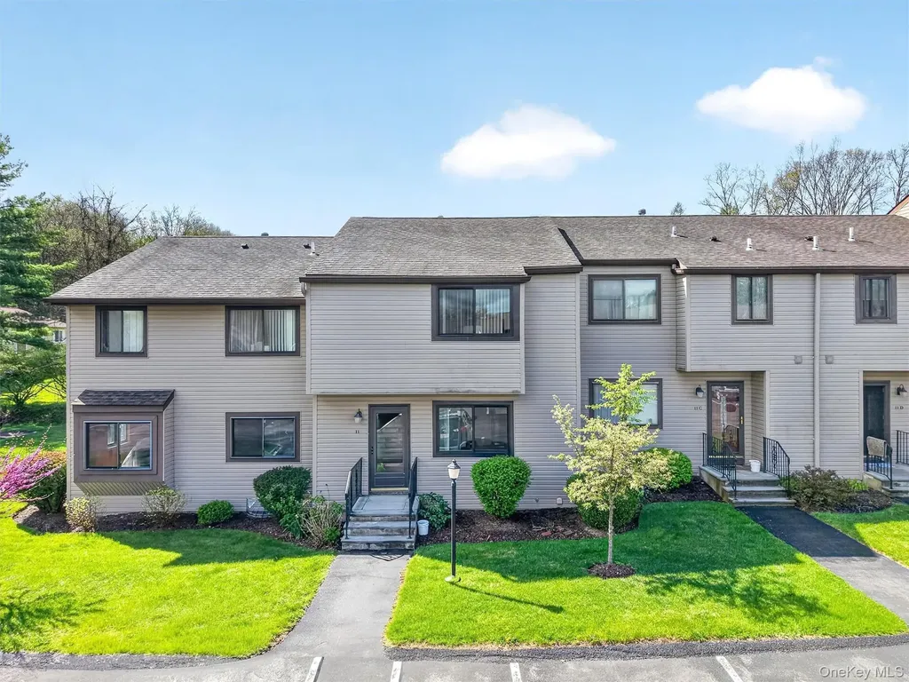 11 Squires Gate Poughkeepsie NY 12603