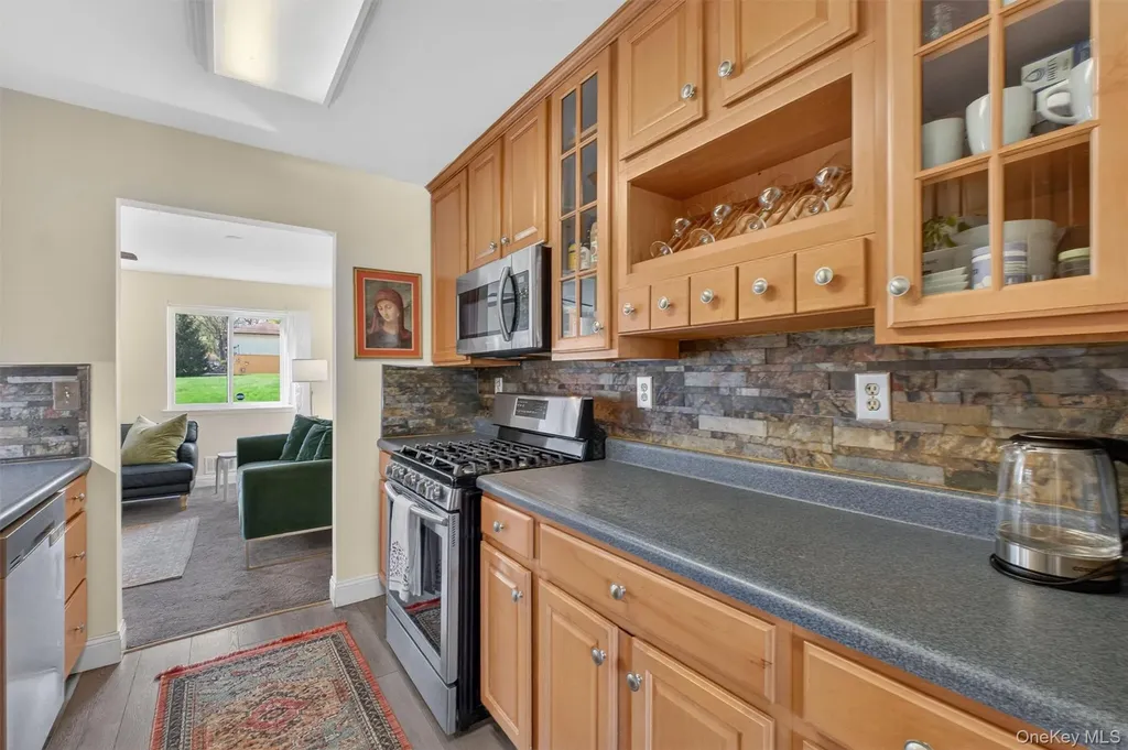 11 Squires Gate Poughkeepsie NY 12603