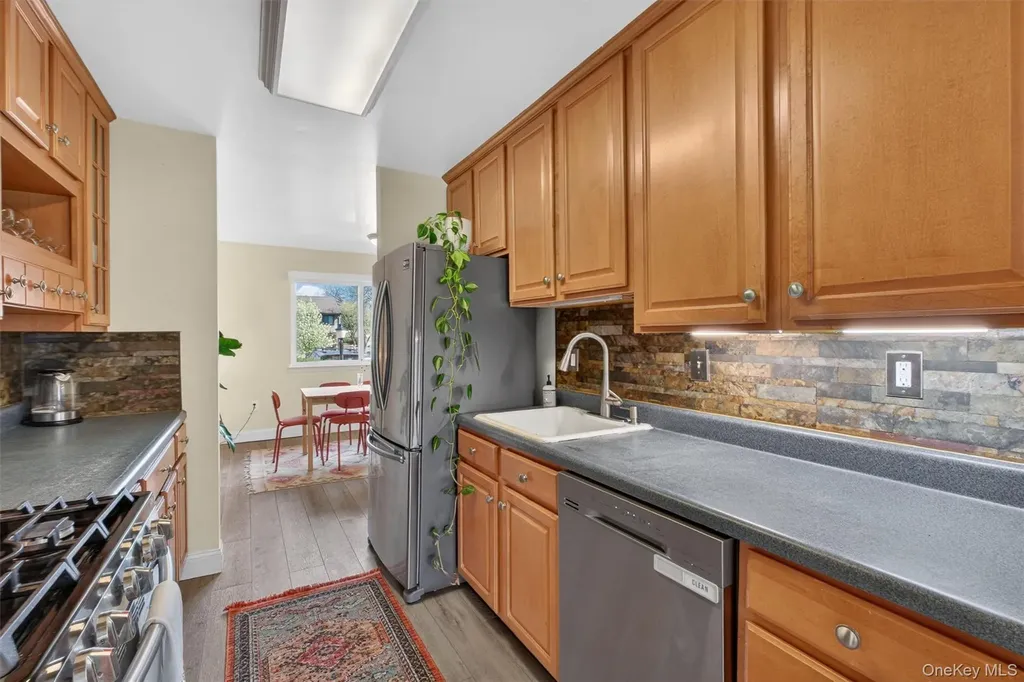 11 Squires Gate Poughkeepsie NY 12603
