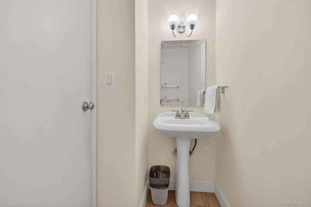 11 Squires Gate Poughkeepsie NY 12603