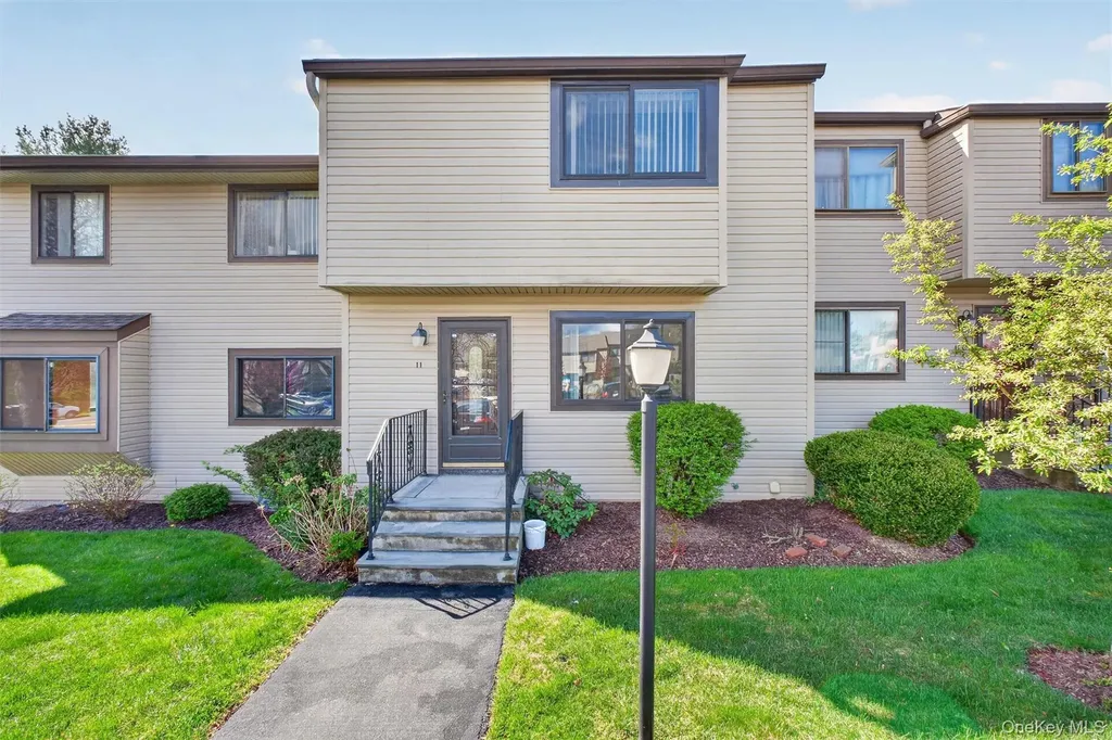 11 Squires Gate Poughkeepsie NY 12603