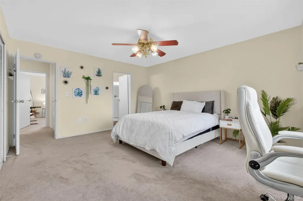 11 Squires Gate Poughkeepsie NY 12603