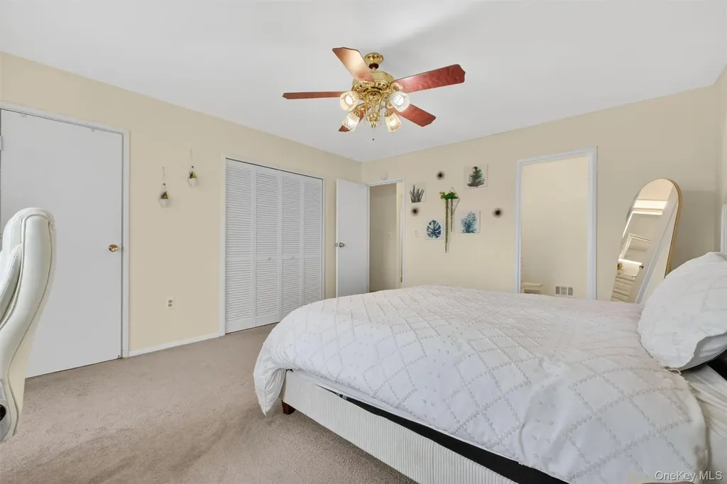 11 Squires Gate Poughkeepsie NY 12603