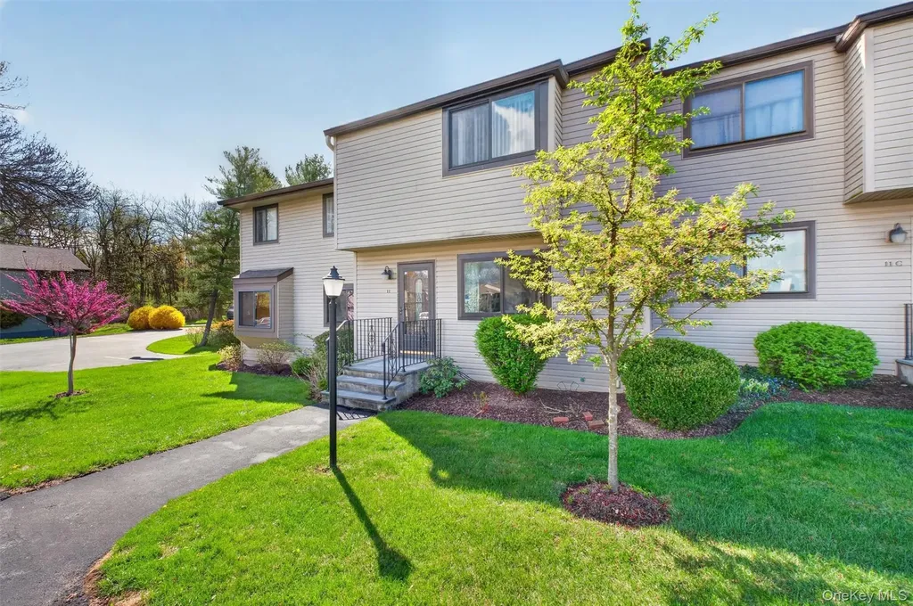 11 Squires Gate Poughkeepsie NY 12603