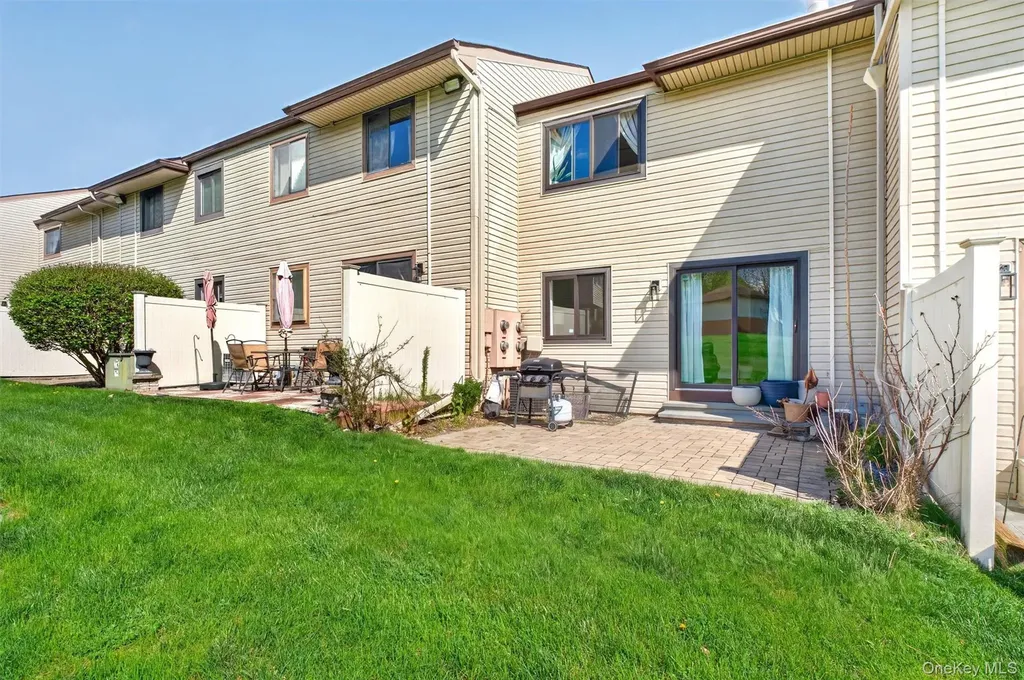 11 Squires Gate Poughkeepsie NY 12603