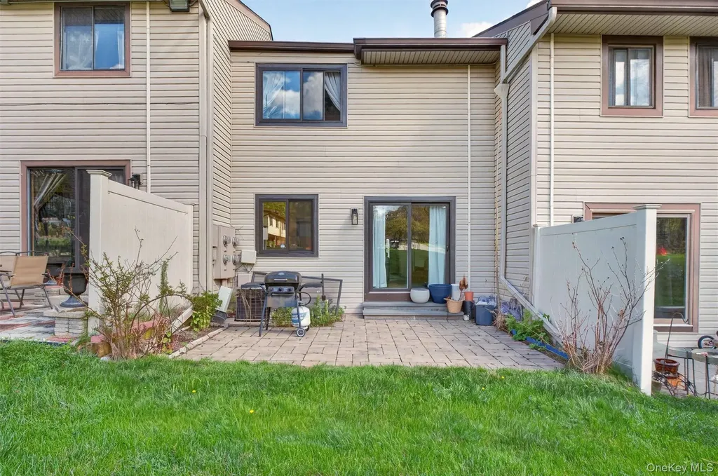 11 Squires Gate Poughkeepsie NY 12603