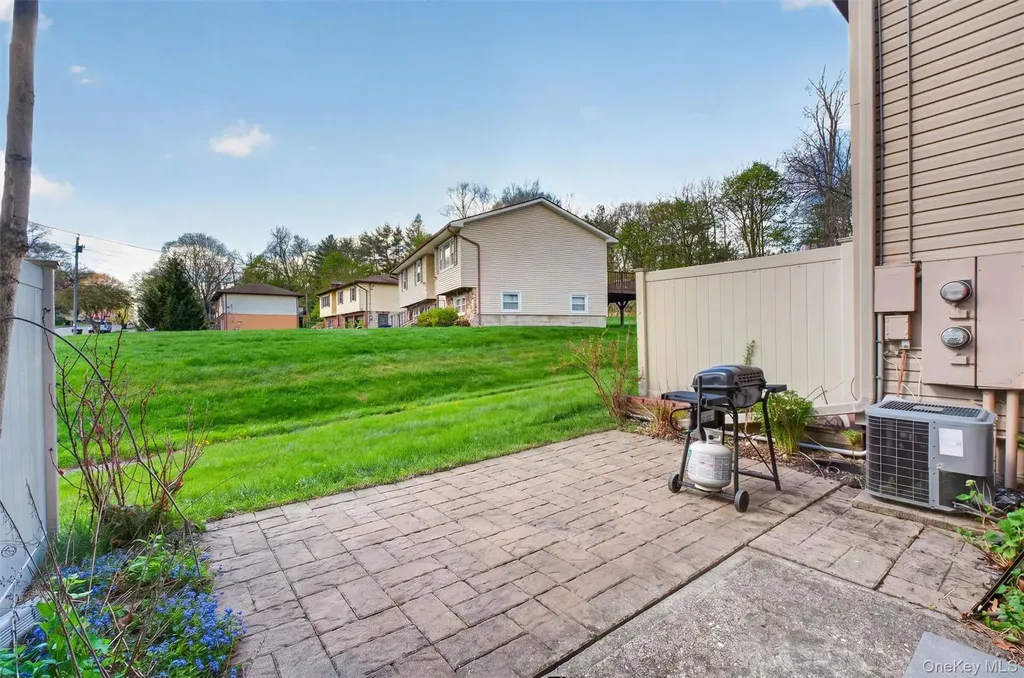 11 Squires Gate Poughkeepsie NY 12603