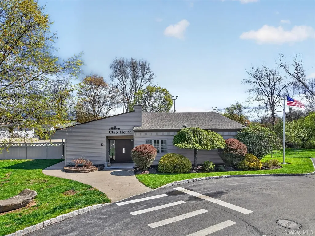 11 Squires Gate Poughkeepsie NY 12603