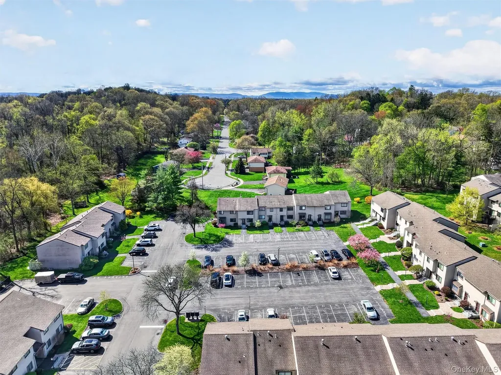 11 Squires Gate Poughkeepsie NY 12603