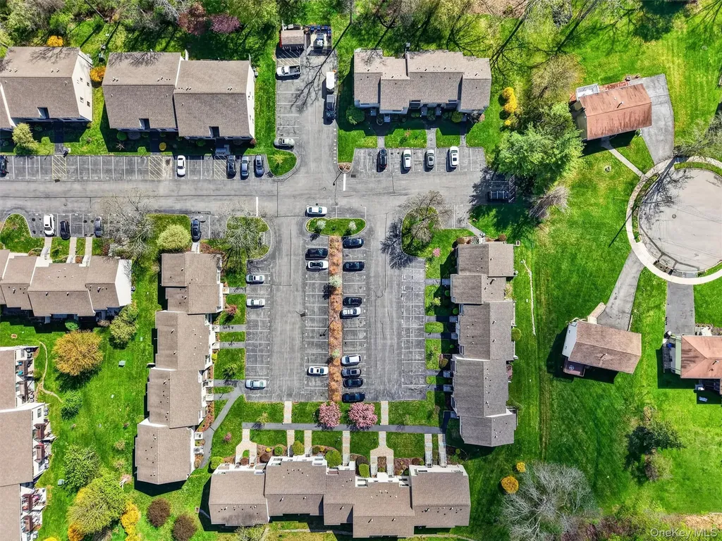 11 Squires Gate Poughkeepsie NY 12603