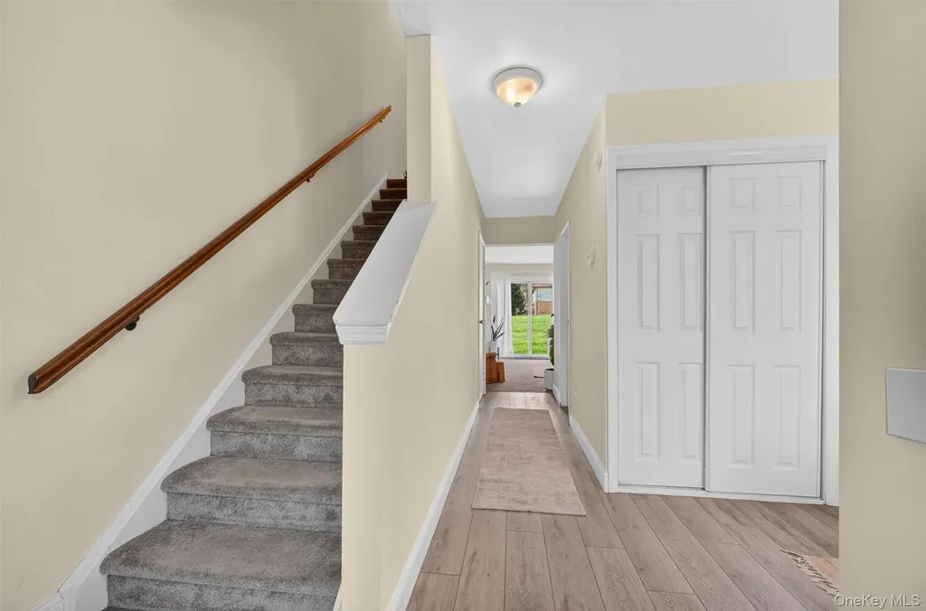 11 Squires Gate Poughkeepsie NY 12603