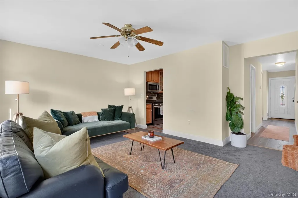 11 Squires Gate Poughkeepsie NY 12603