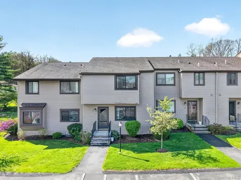 11 Squires Gate Poughkeepsie NY 12603