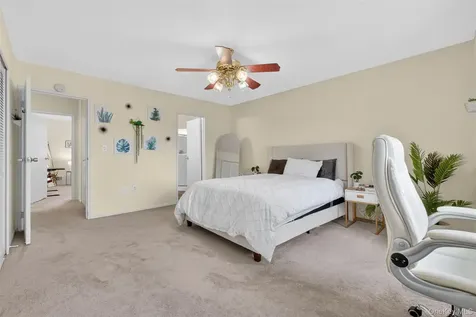 11 Squires Gate Poughkeepsie NY 12603