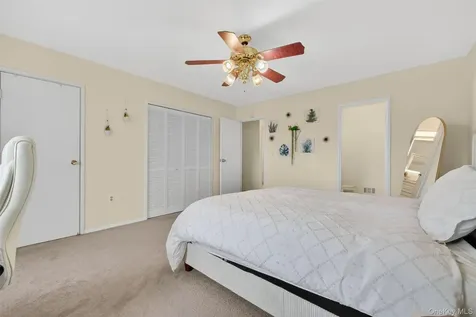 11 Squires Gate Poughkeepsie NY 12603