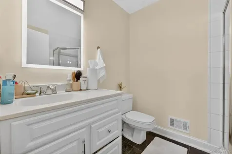 11 Squires Gate Poughkeepsie NY 12603