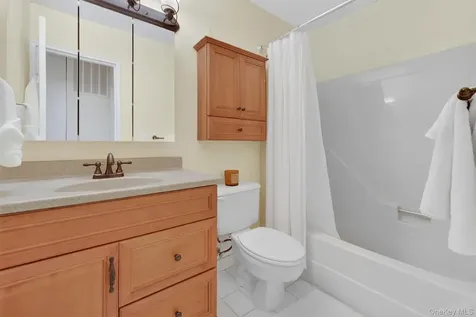 11 Squires Gate Poughkeepsie NY 12603