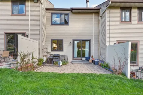 11 Squires Gate Poughkeepsie NY 12603