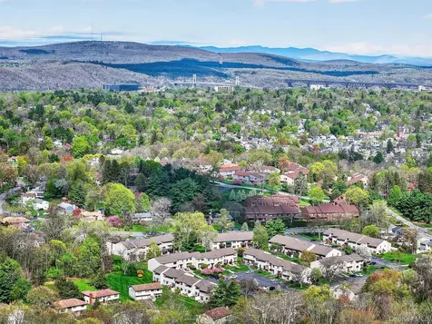 11 Squires Gate Poughkeepsie NY 12603