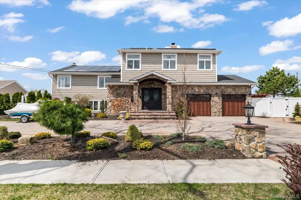 7 Waterview Avenue Massapequa NY 11758