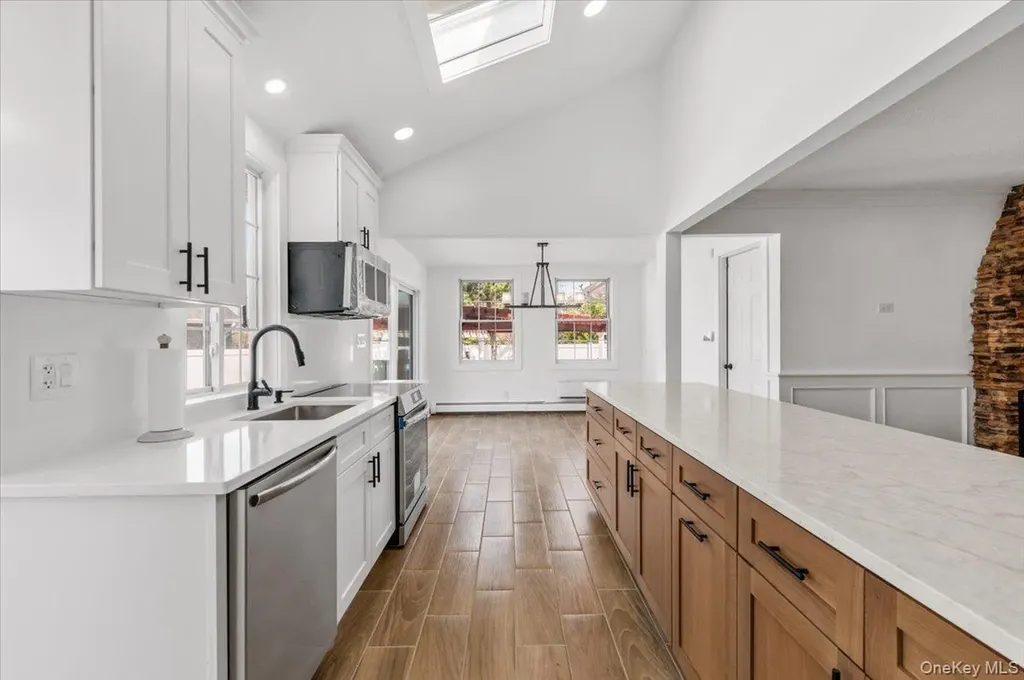 7 Waterview Avenue Massapequa NY 11758