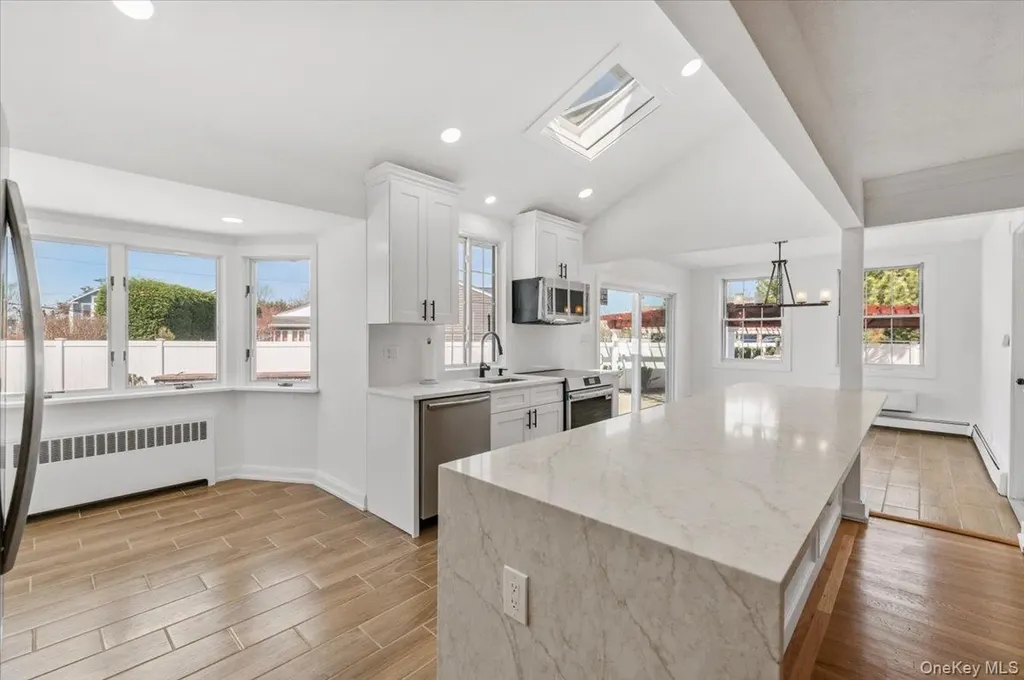 7 Waterview Avenue Massapequa NY 11758
