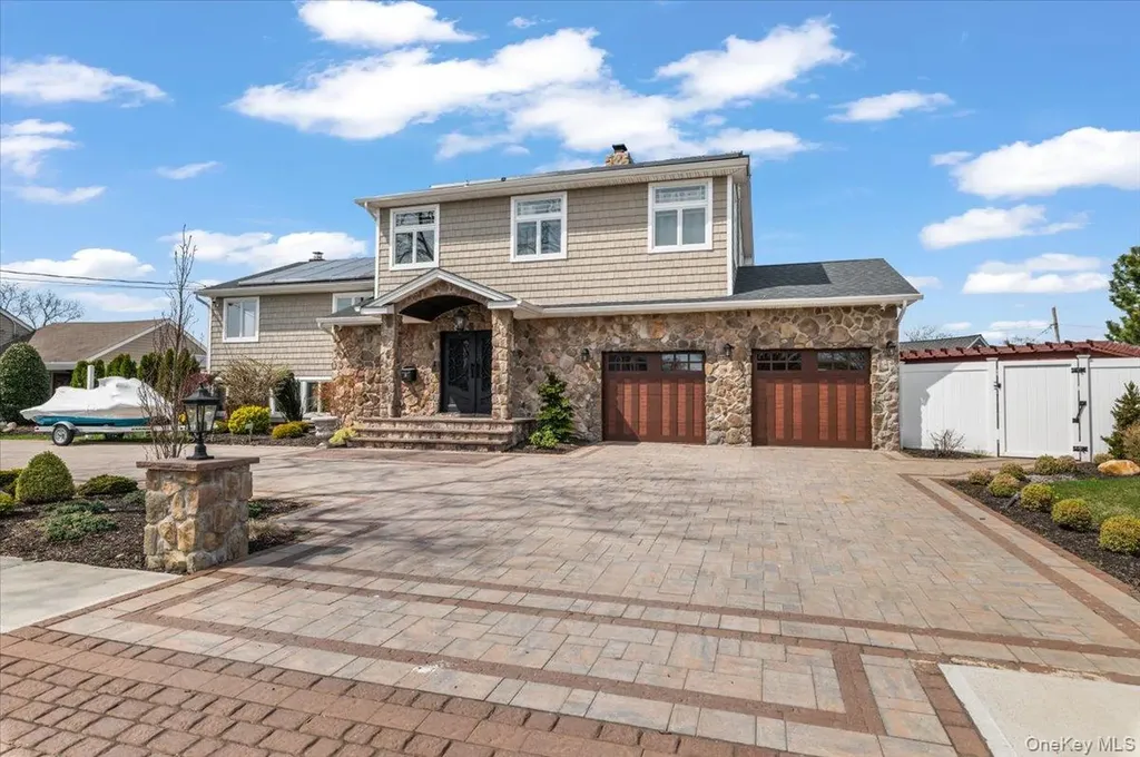 7 Waterview Avenue Massapequa NY 11758