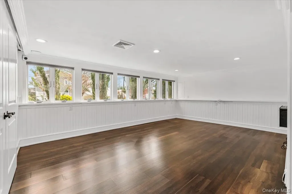 7 Waterview Avenue Massapequa NY 11758