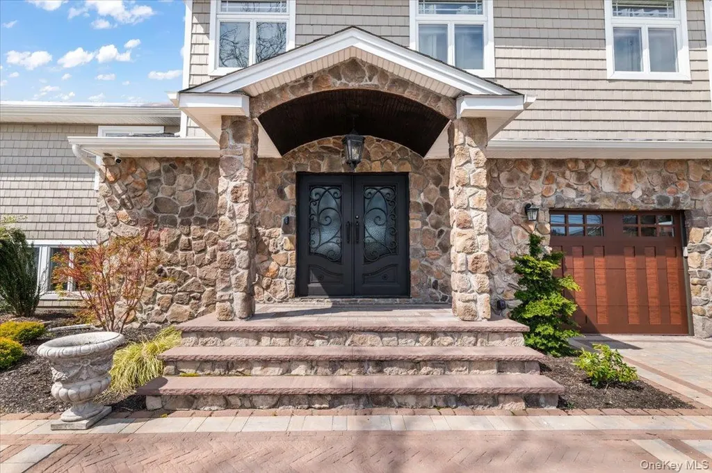 7 Waterview Avenue Massapequa NY 11758
