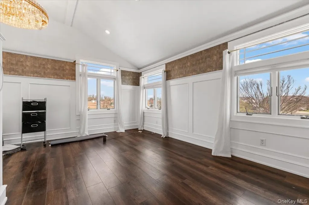 7 Waterview Avenue Massapequa NY 11758