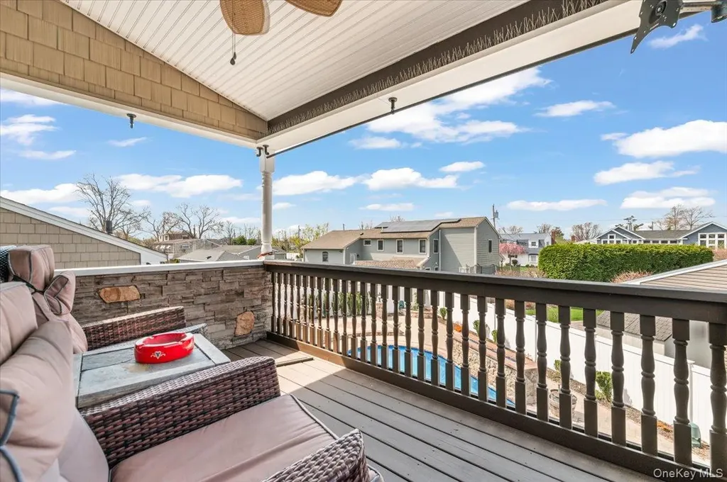 7 Waterview Avenue Massapequa NY 11758