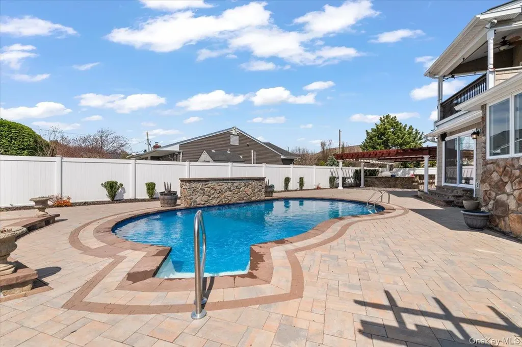 7 Waterview Avenue Massapequa NY 11758