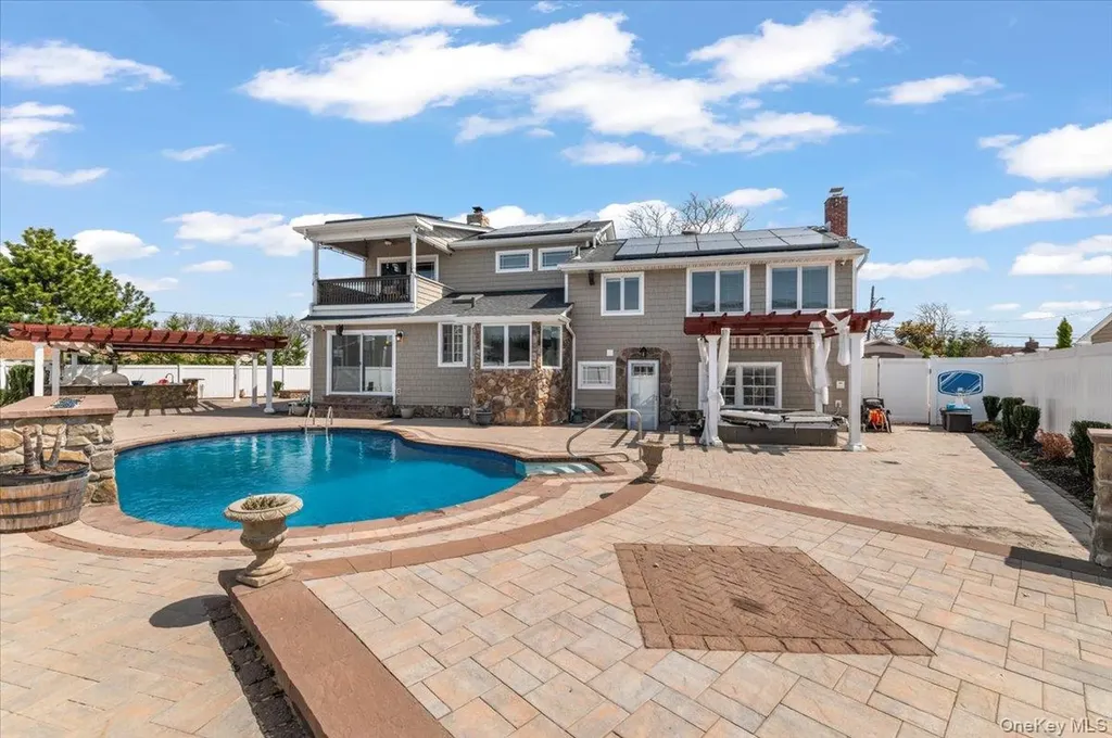 7 Waterview Avenue Massapequa NY 11758