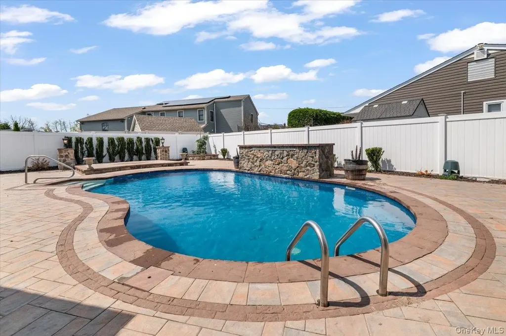 7 Waterview Avenue Massapequa NY 11758